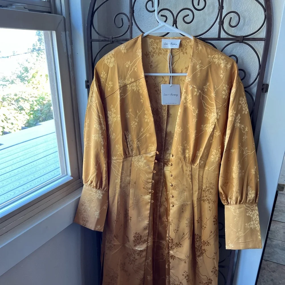 Top - Picture 2 of 8